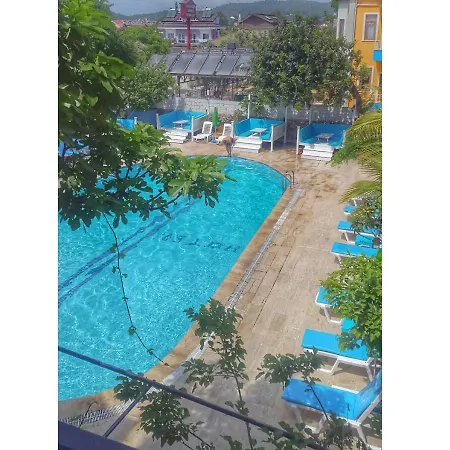 New St. Nicholas Garden B&B *