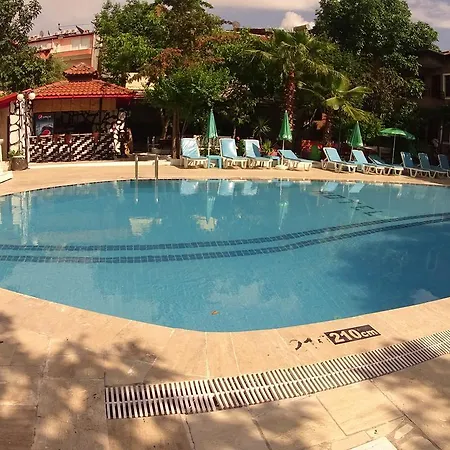 New St. Nicholas Garden B&B