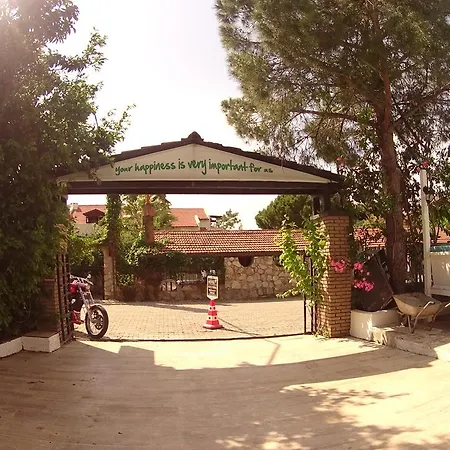 New St. Nicholas Garden B&B