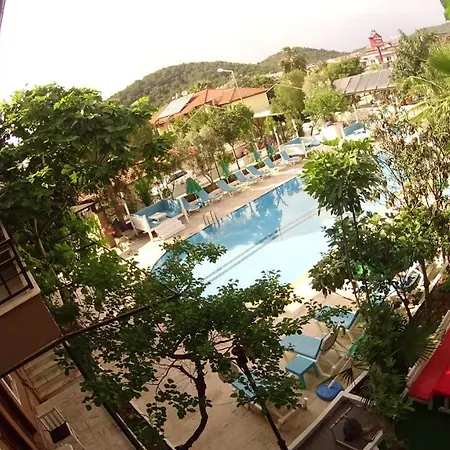 New St. Nicholas Garden B&B *