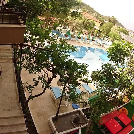 New St. Nicholas Garden B&B