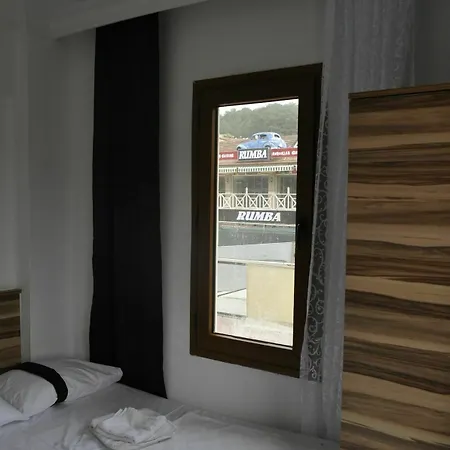 New St. Nicholas Garden B&B