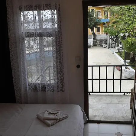 New St. Nicholas Garden B&B