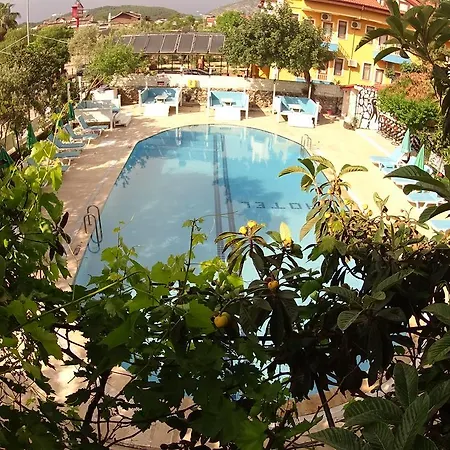 New St. Nicholas Garden 住宿加早餐酒店 厄吕代尼兹