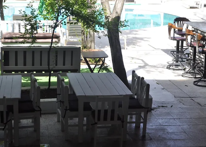 New St. Nicholas Garden Bed & Breakfast *